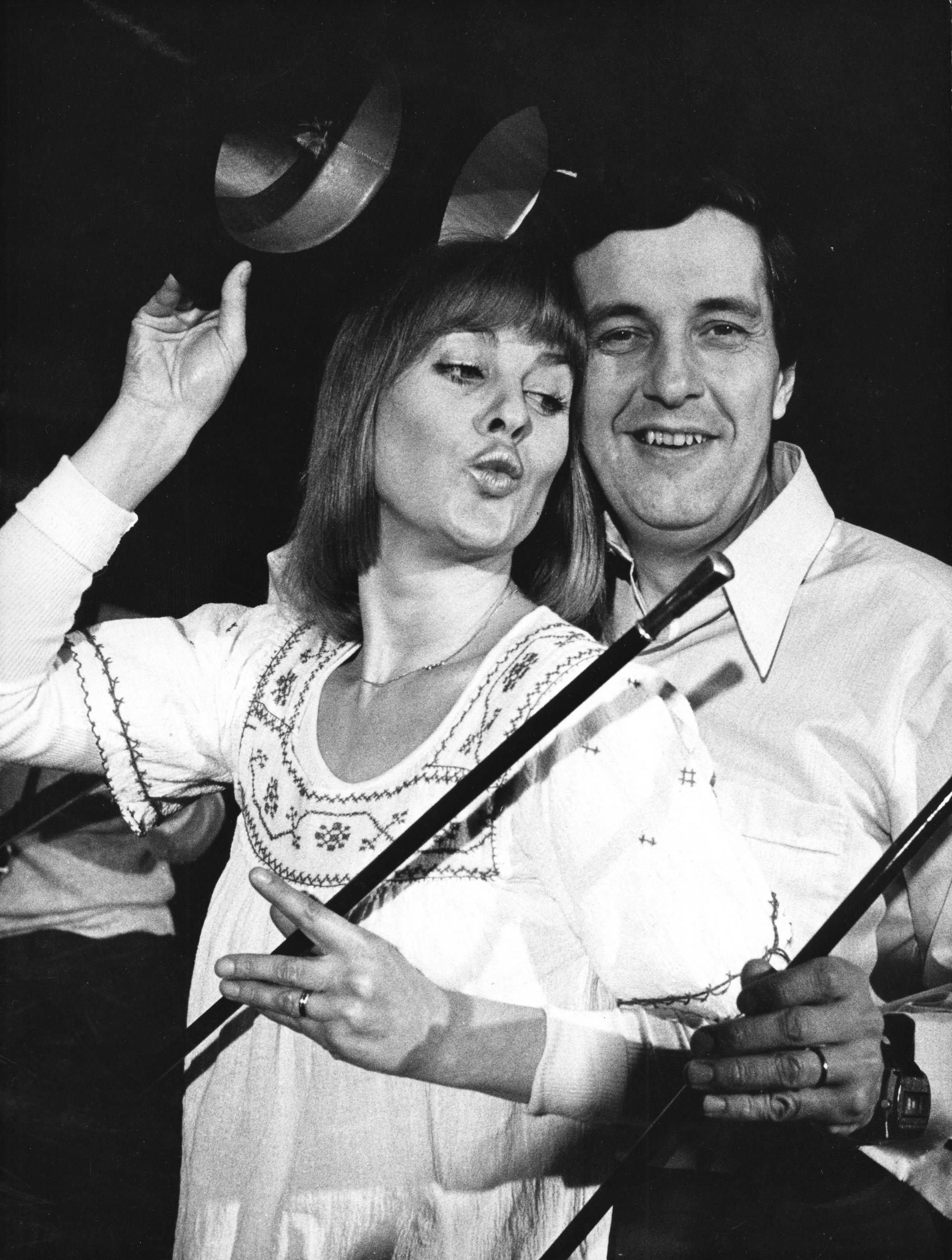 Eva Bysing och Bert-Åke Varg i samband med krogshowen "Fint som snus" i Malmö 1973, som tidigare var en populär TV-serie på SVT.