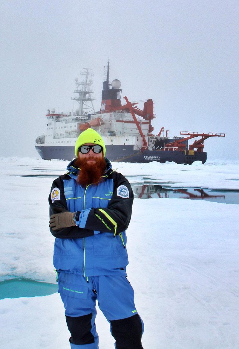 Adam Ulfsbo arbetar till vardags på institutionen för marina vetenskaper vid Göteborgs universitet. På expeditionen studerar han det marina koldioxidsystemet i Arktiska oceanen.