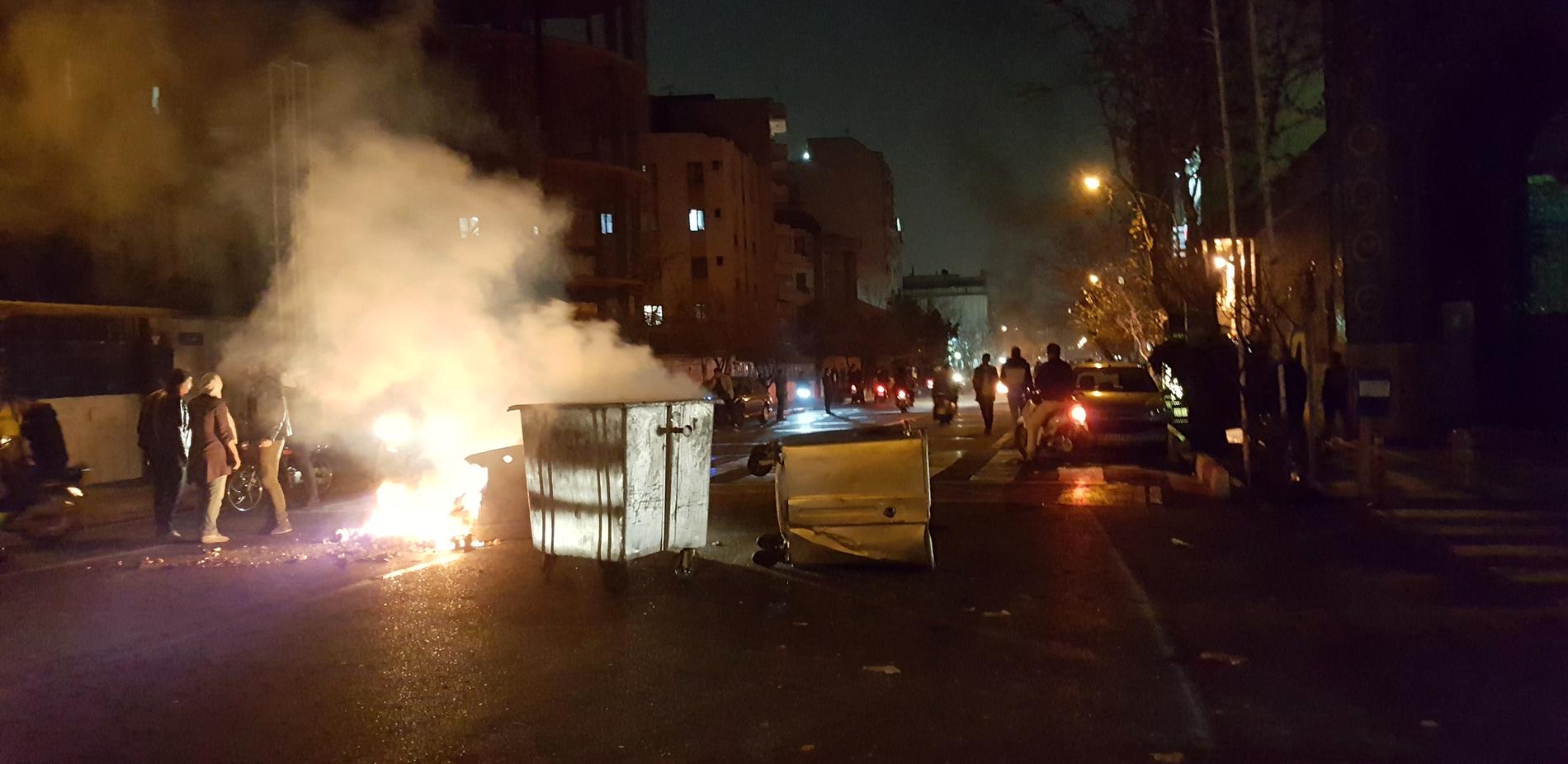 Protester på gatorna i Teheran.