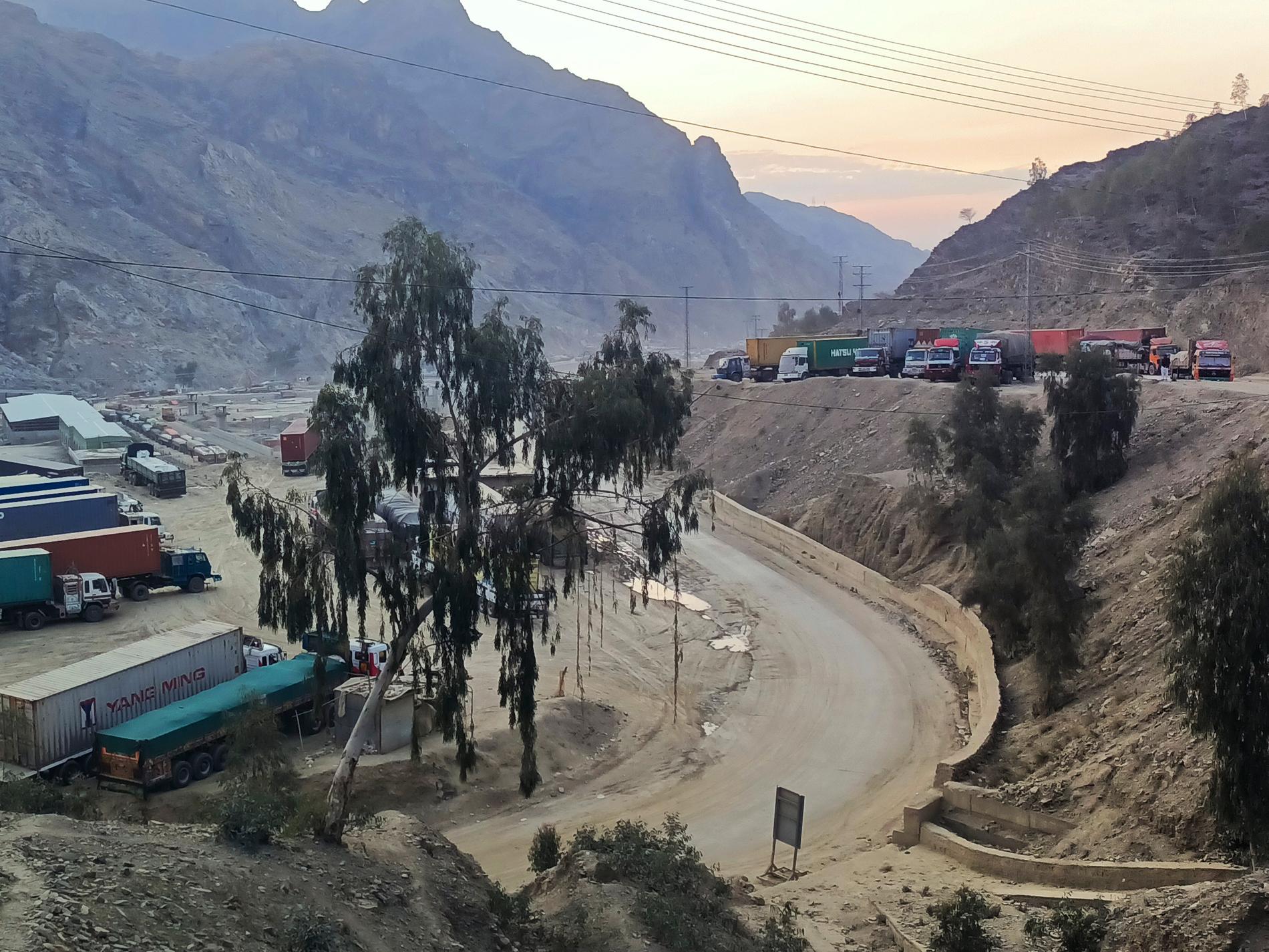 Afghansk-pakistansk gräns öppnar igen