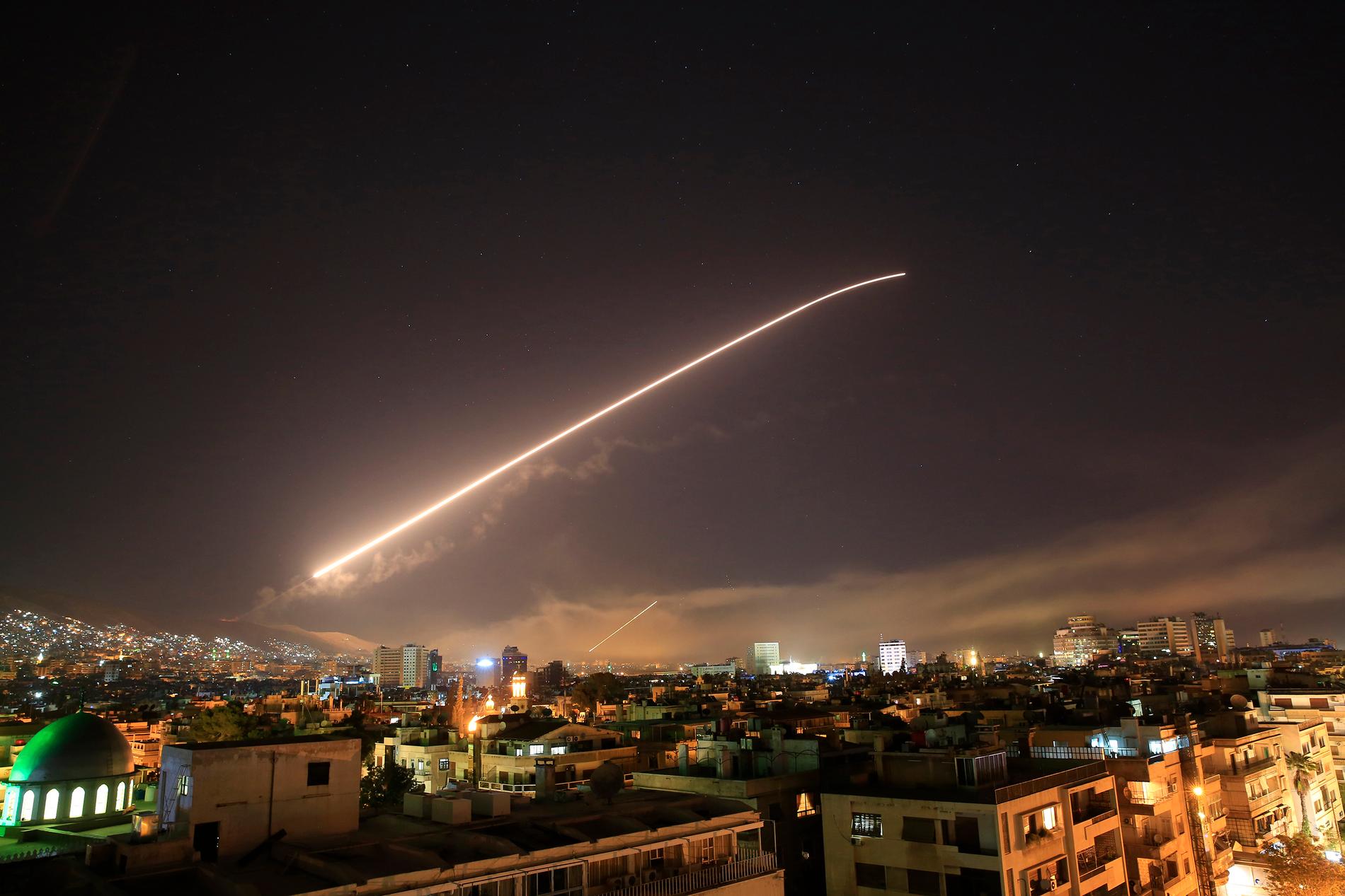 Missiler syns över Damaskus.