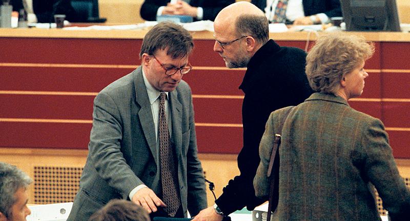 Thomas Quick och hans advokat Claes Borgström under rättegången för mordet på norska Therese. Mordet skedde 1988, rättegången hölls 1997. Quick erkänner och döms.