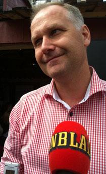 Träder fram Jonas Sjöstedt vill att alla som utmanar Ohly om partiledarposten ska göra det öppet.
