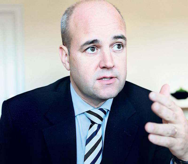 Alliansen har sänkt skatten för de som jobbar för fjärde gången under mandatperioden och har enligt Fredrik Reinfeldt överträffat vallöftet om jobbskatteavdraget från 2006.