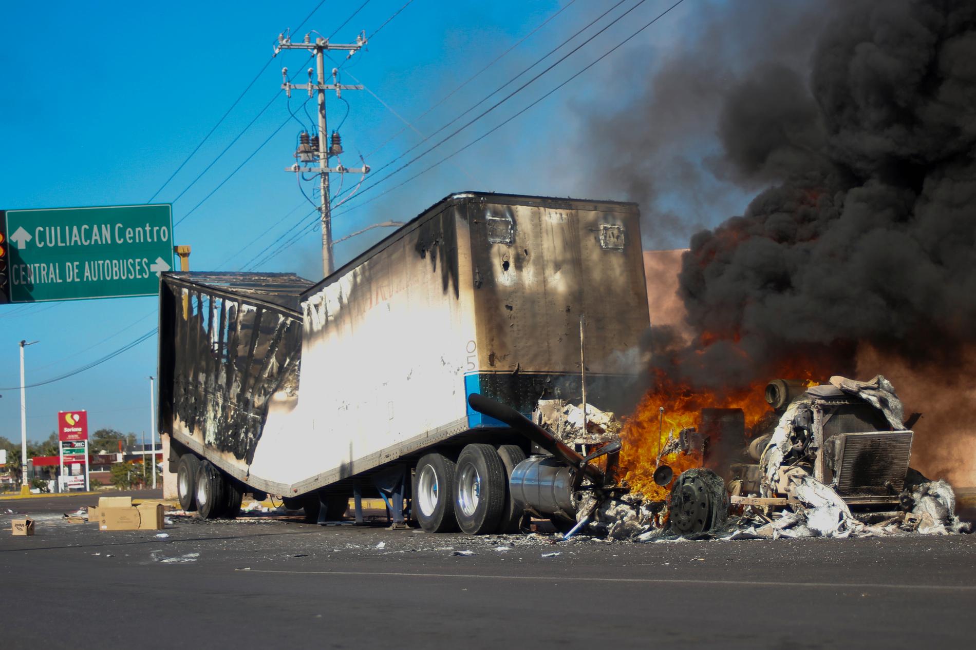 Bilar och lastbilar sattes i brand när Ovidio ”Musen” Guzmán, son till ”El Chapo”, greps.