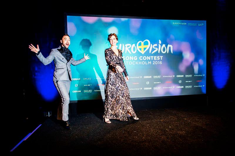 Måns Zelmerlöw och Petra Mede leder årets Eurovision song contest.