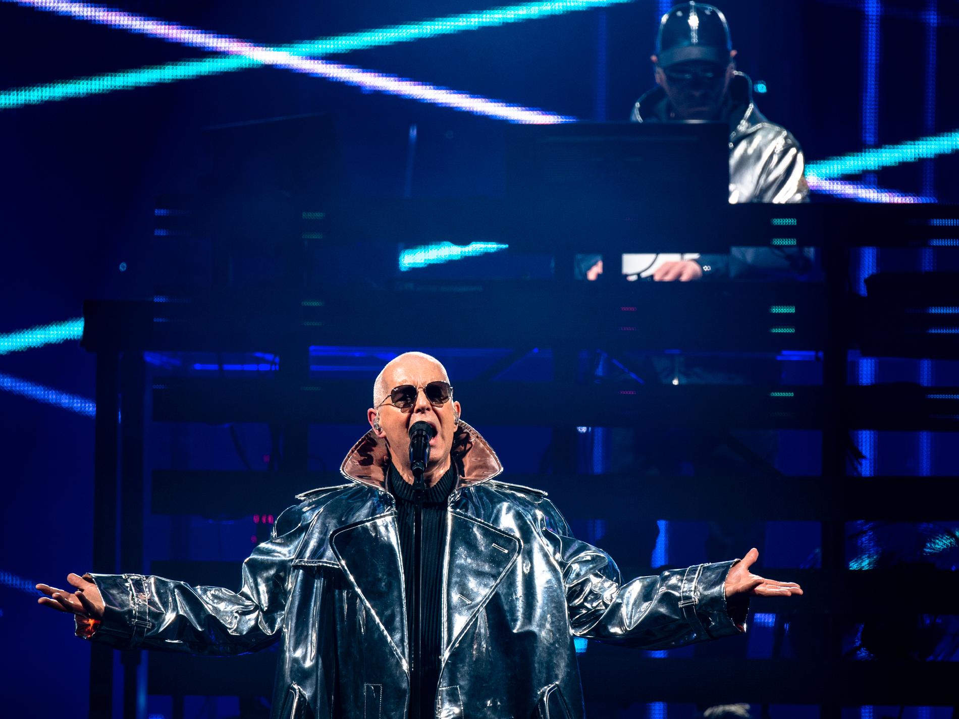 Pet Shop Boys under greatest hits-turnén ”Dreamworld” på Avicii Arena 2022. 