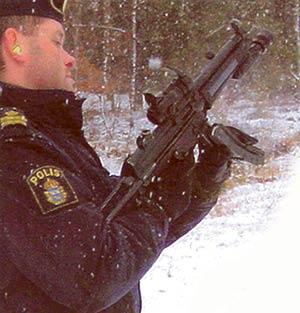Kriminalkommissarien Olle Liljegren dömdes för vapenbrott och tjänstefel.