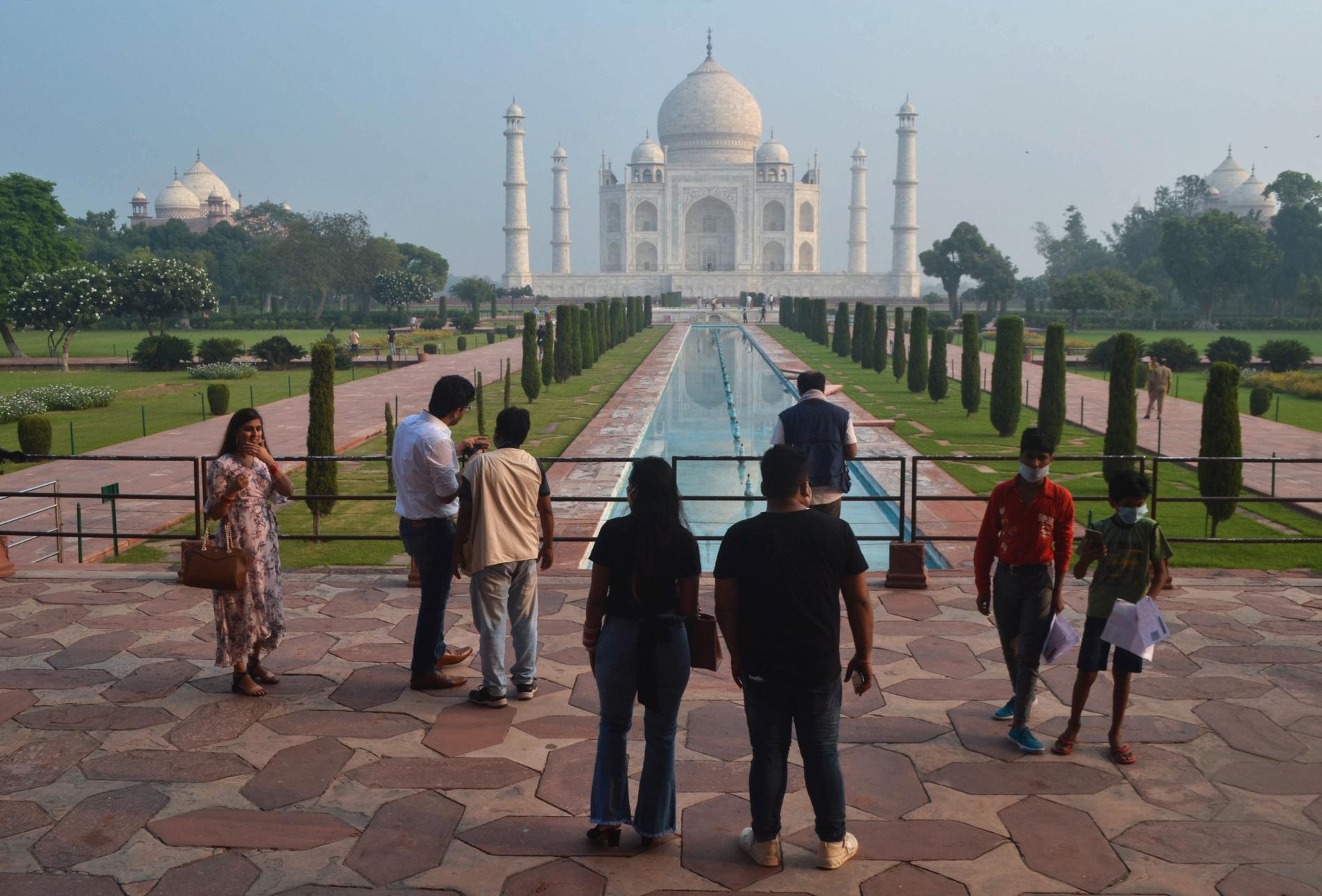 Lugn och ro för besökarna när Taj Mahal åter öppnade på måndagen.