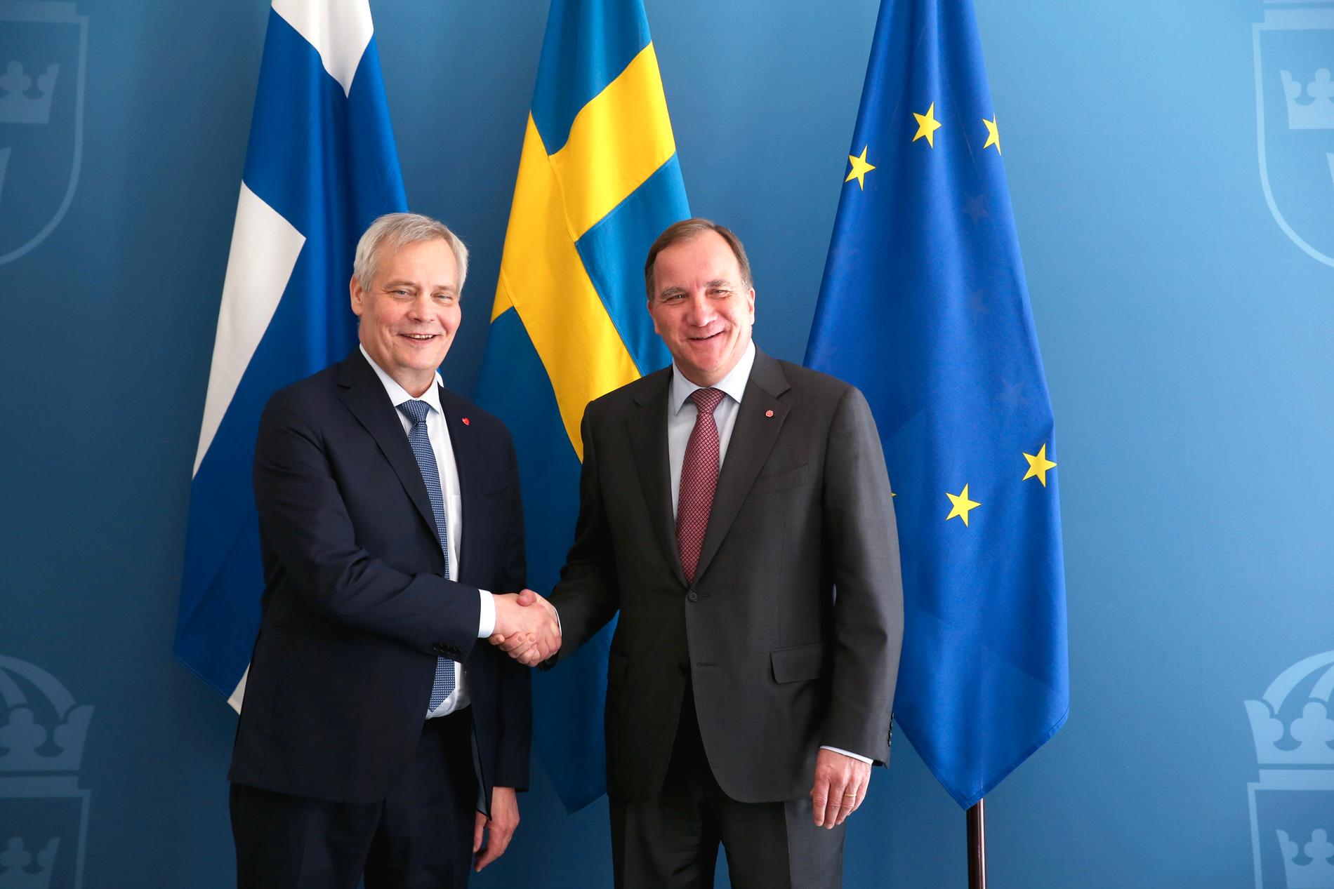 Finlands statsminister Antti Rinne hälsar på statsminister Stefan Löfven (S) under sitt besök i Rosenbad i Stockholm.