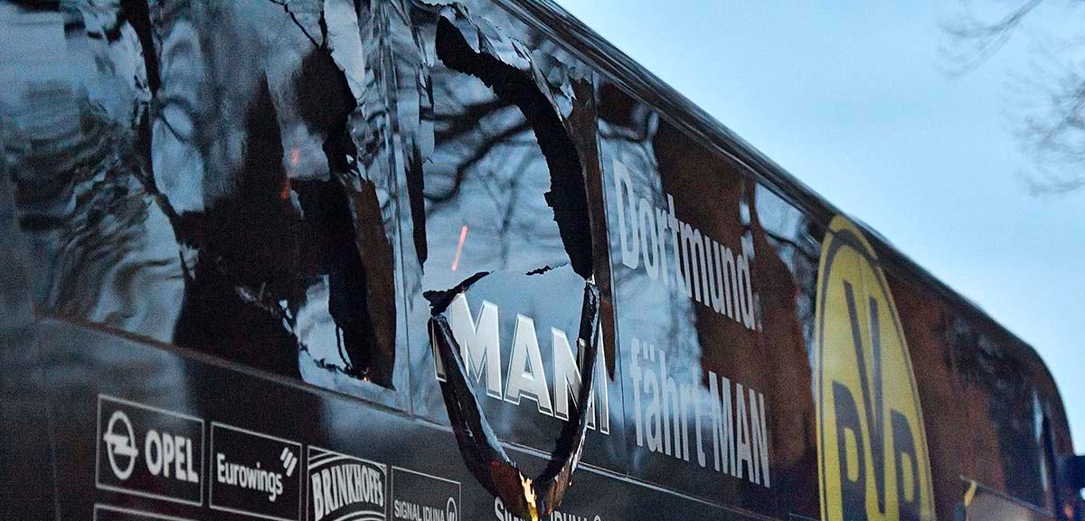 Tre sprängladdningar exploderade utanför Borussia Dortmunds spelarbuss den 11 april.