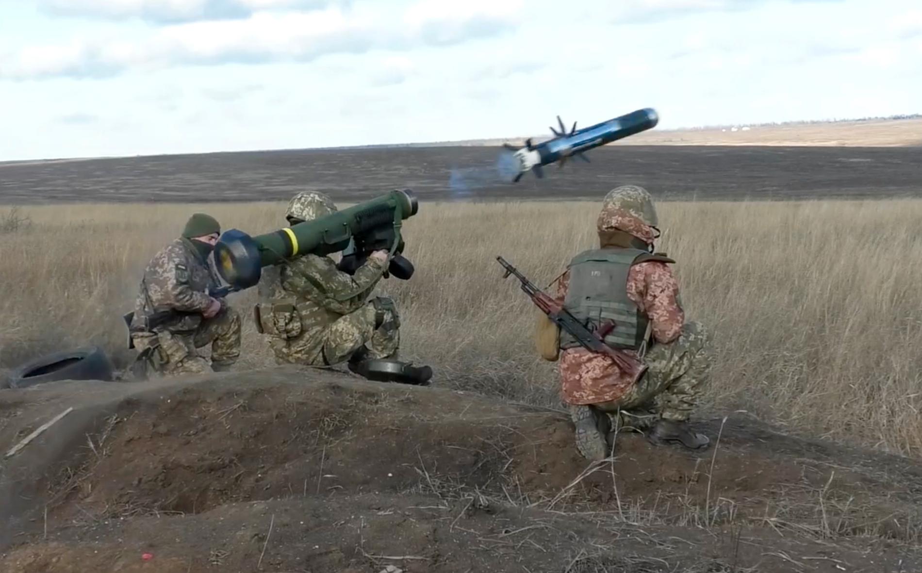 Ukrainska soldater som övar.