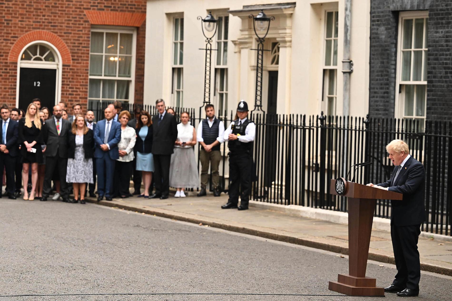 Boris Johnson bekräftade sin avgång utanför Downing street 13.30, lokal tid.