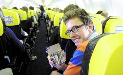 Smidig Jacob Wiström, 19, från Danderyd, har tagit ett sabbatsår efter gymnasiet och var i London med några kompisar: "Formatet är suveränt, den får verkligen plats överallt. Lonely Planet är bäst, att den nu finns på svenska gör den ännu bättre."