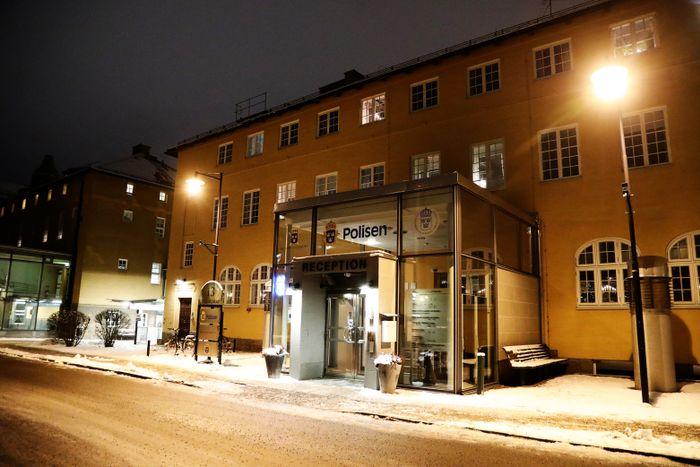 Polishuset i Linköping i december förra året. Festen hölls i en hyrd lokal med bar och bastu.
