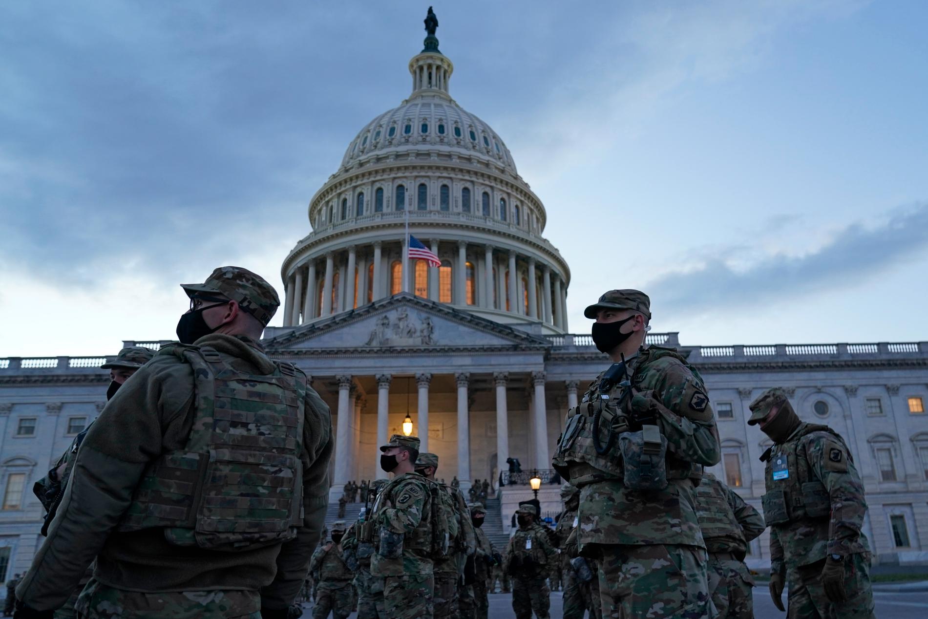 Soldater ur nationalgardet på plats vid Kapitolium i Washington DC.