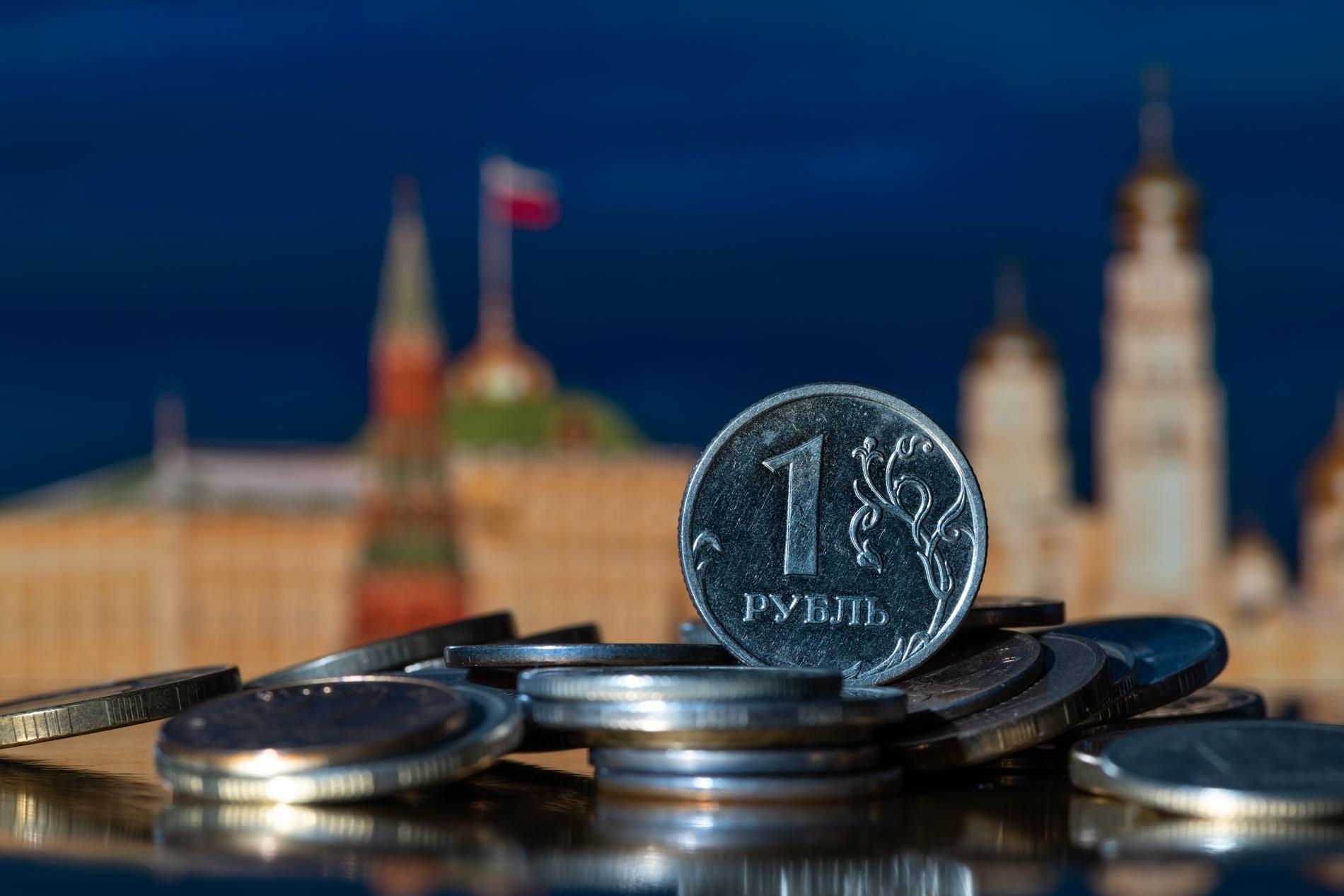 Rysslands styrränta höjs till 20 procent och rubeln rasar.
