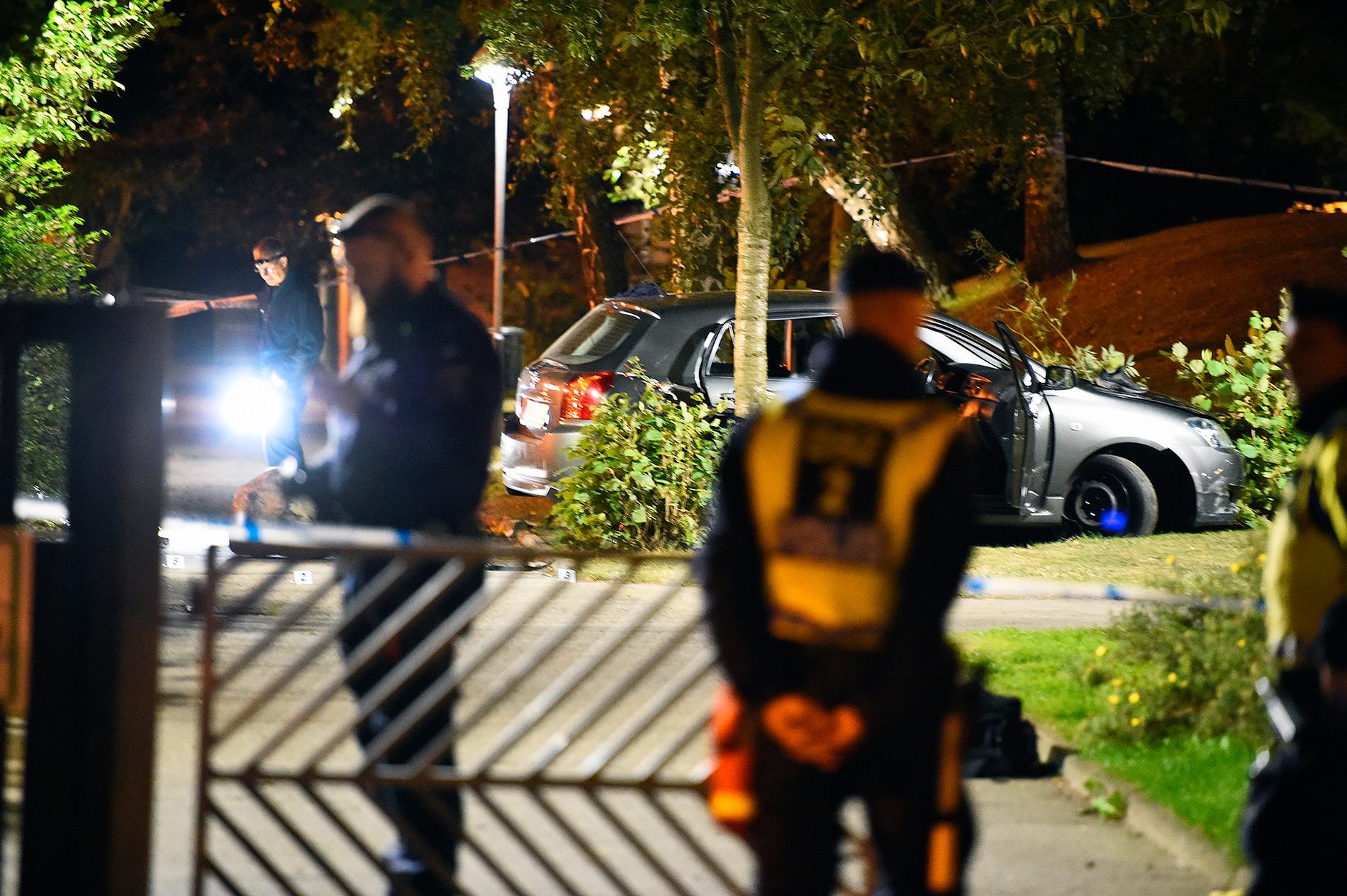 Fyra personer har skadats i samband med en skottlossning i södra Malmö.