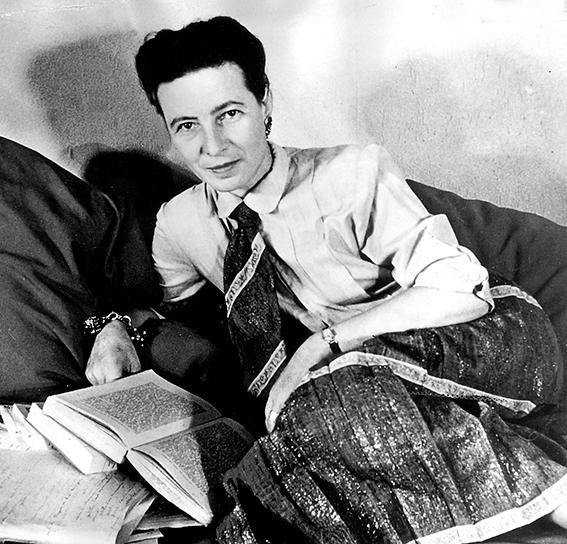 levde dubbelliv Simone de Beauvoir (1908–1986), fransk filosof, politisk aktivist och författaren bakom 1900-talets feministbibel ”Det andra könet”. Men bakom fasaden som kvinnorättskämpe ljög de Beauvoir om sina lesbiska förhållanden och behandlade sin älskarinnor nedlåtande och utstuderat elakt, hävdar en ny biografi.