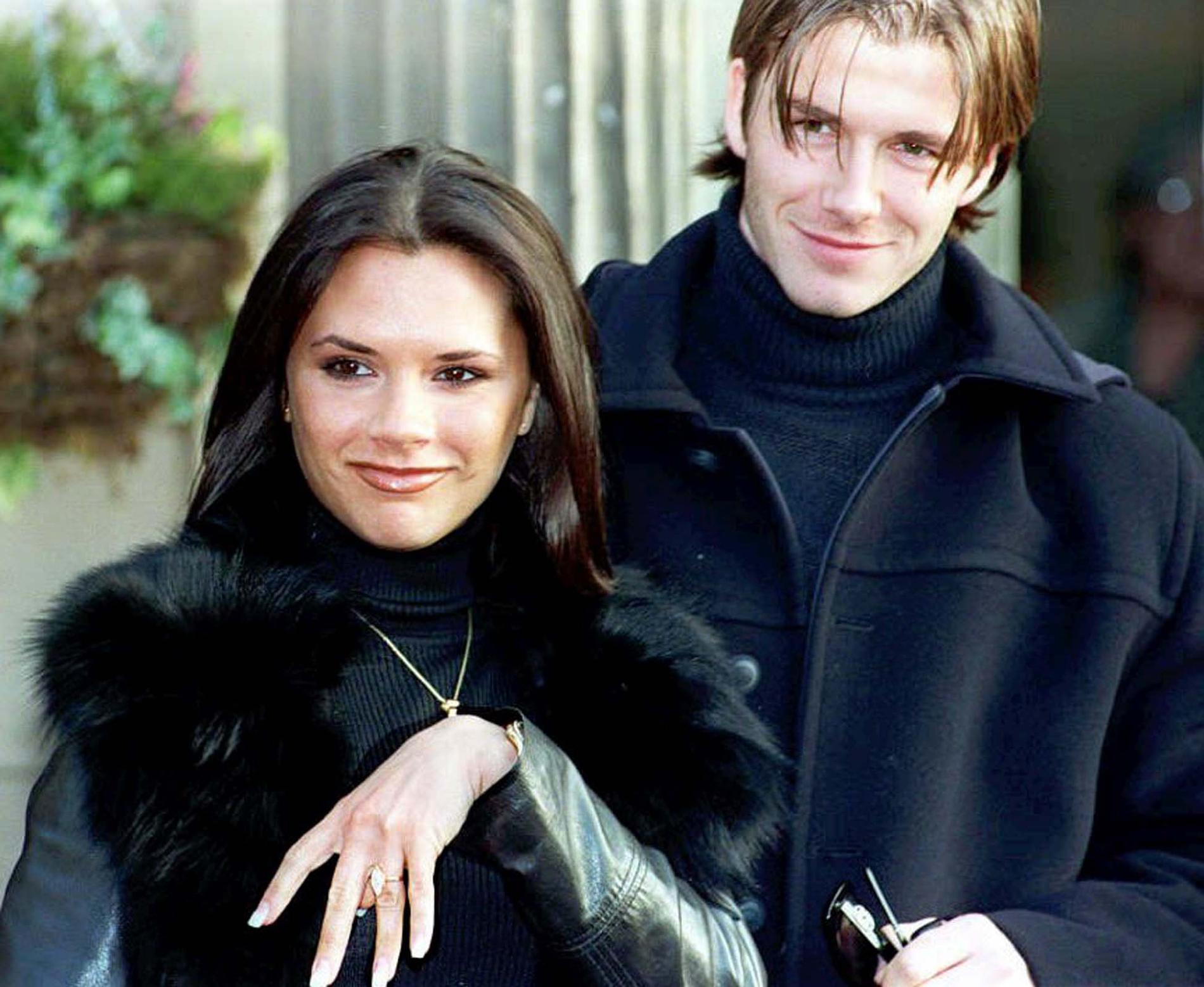 Under Spice Girls-tiden träffade Victoria fotbollsproffset David Beckham och 1998 tillkännagav de sin förlovning. Året därpå fick de sitt första barn, sonen Brooklyn – och blev äkta makar den 4 juli.