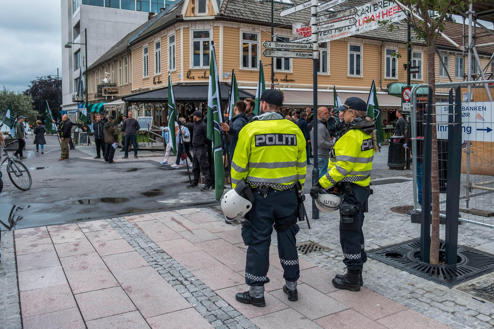 Nordiska motståndsrörelsen demonstrerar.