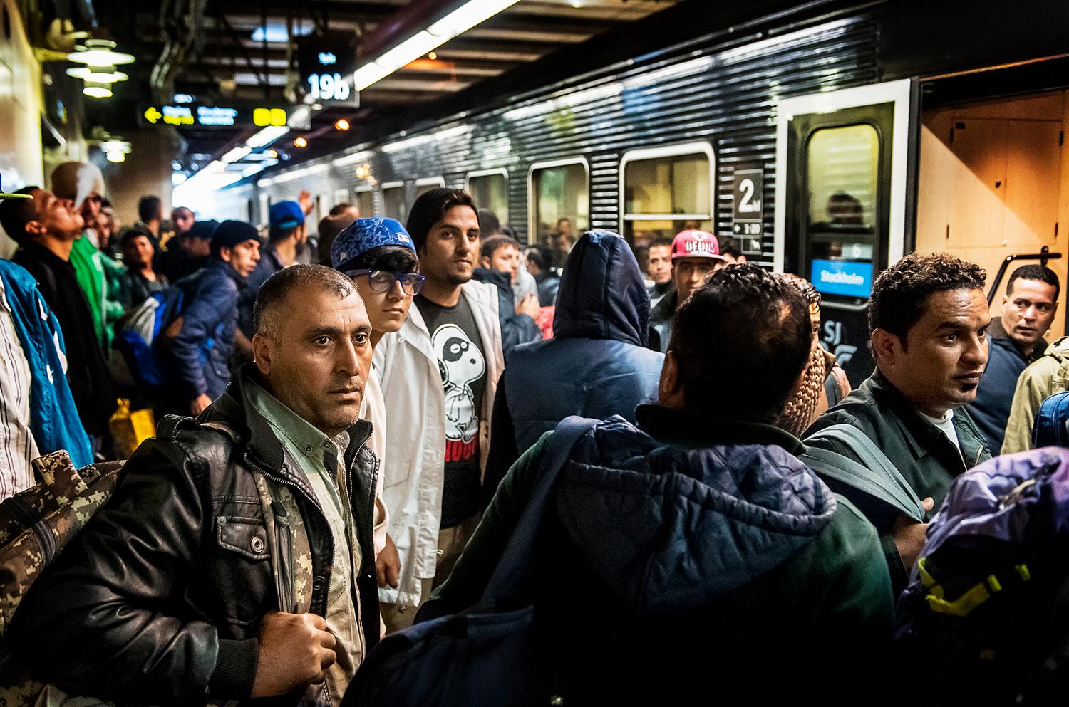 Migranter anländer till Stockholms centralstation i september 2015.