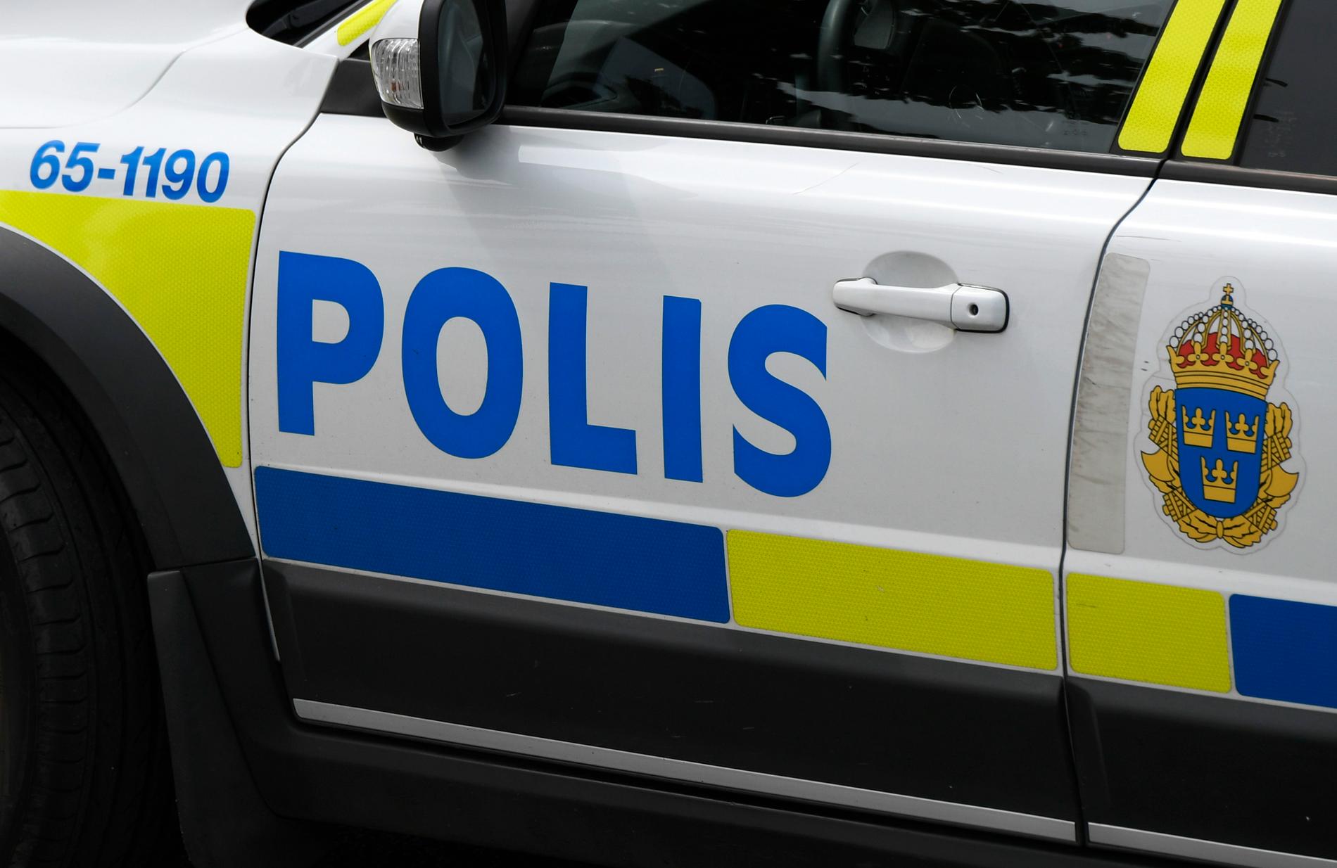 Flera polispatruller skickades till en skola i Solna efter larm om en obehörig person. Arkivbild.