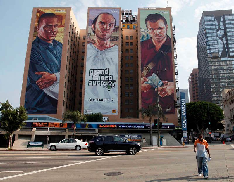 Reklamkampanj modell större i Los Angeles. Det nya Grand Theft Auto-spelet har kostat 1,7 miljarder att utveckla.