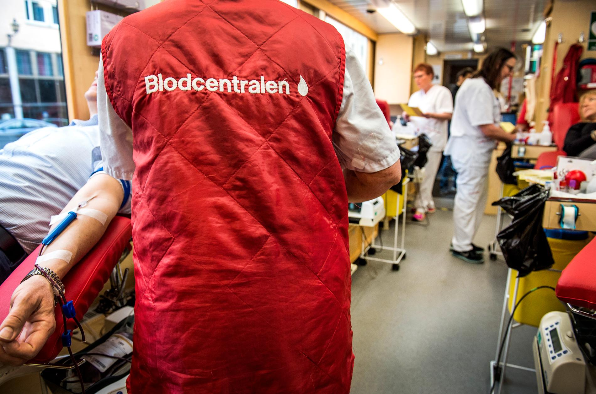 ”Jag tror att vi kommer få kämpa på under hela pandemin”, säger Maggie Östlund, biomedicinsk analytiker vid Blodcentralen.
