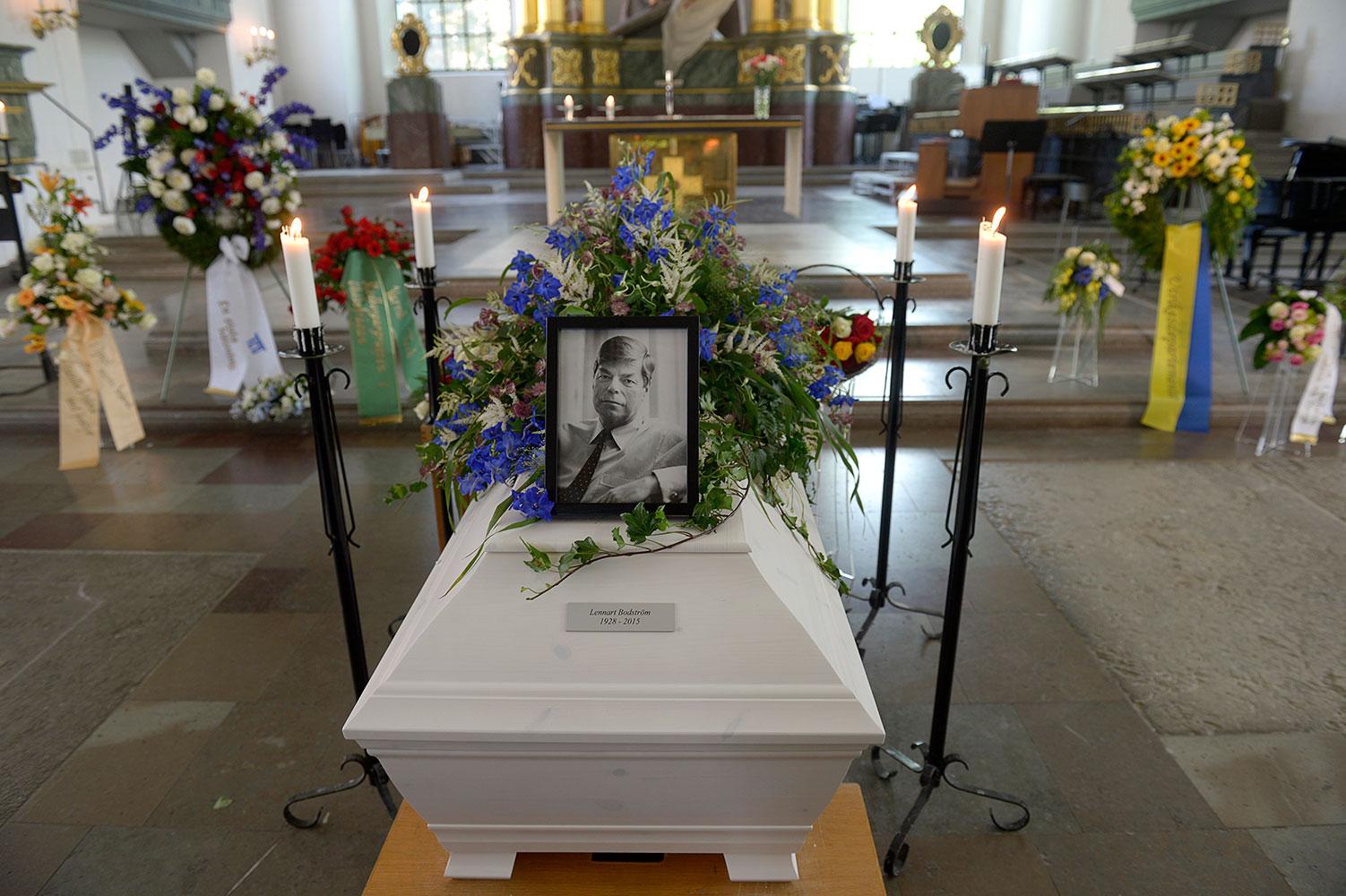 Lennart Bodström begravs i Katarina kyrka på Södermalm i Stockholm.