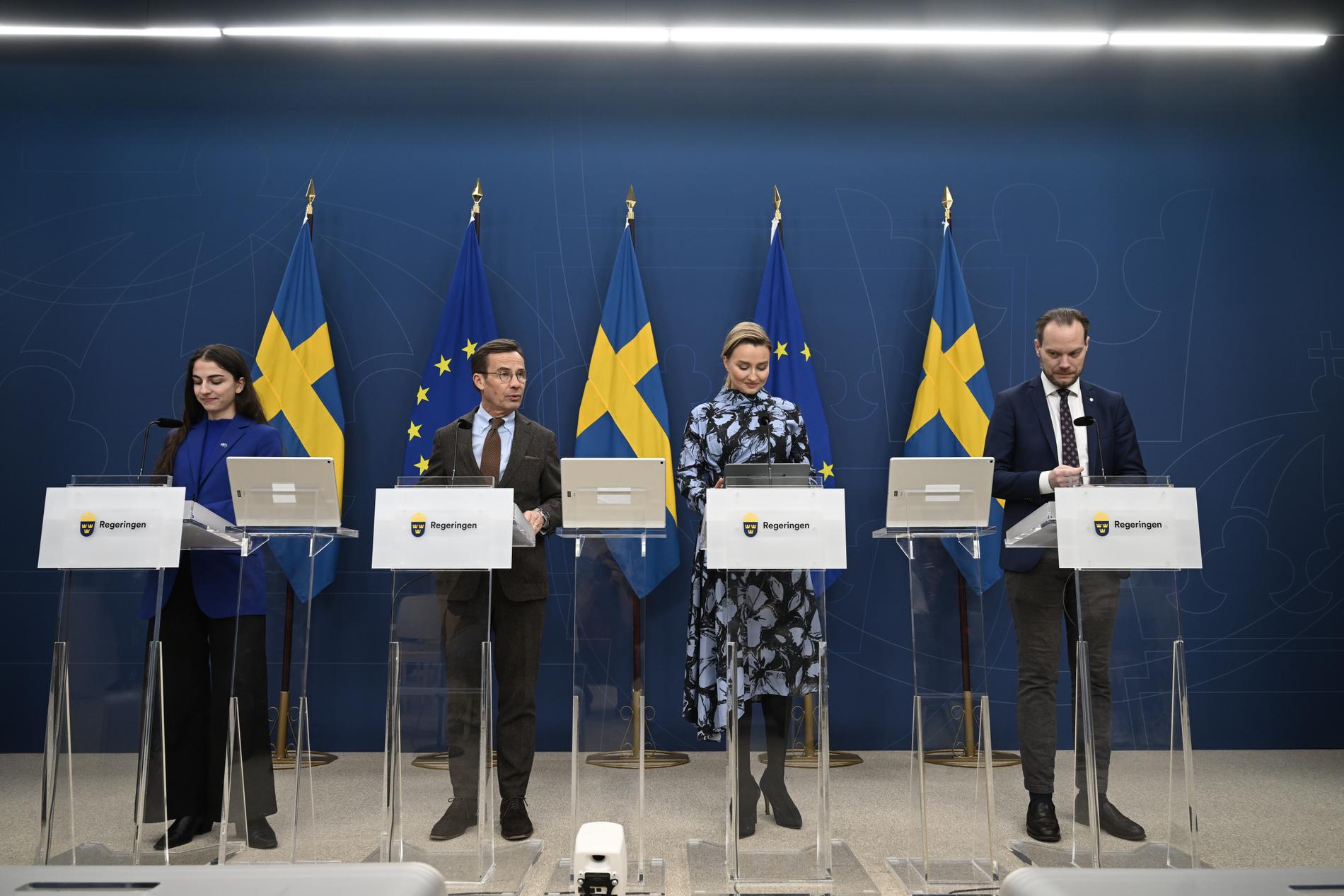 Regering och Sverigedemokraterna håller pressträff om klimatet.