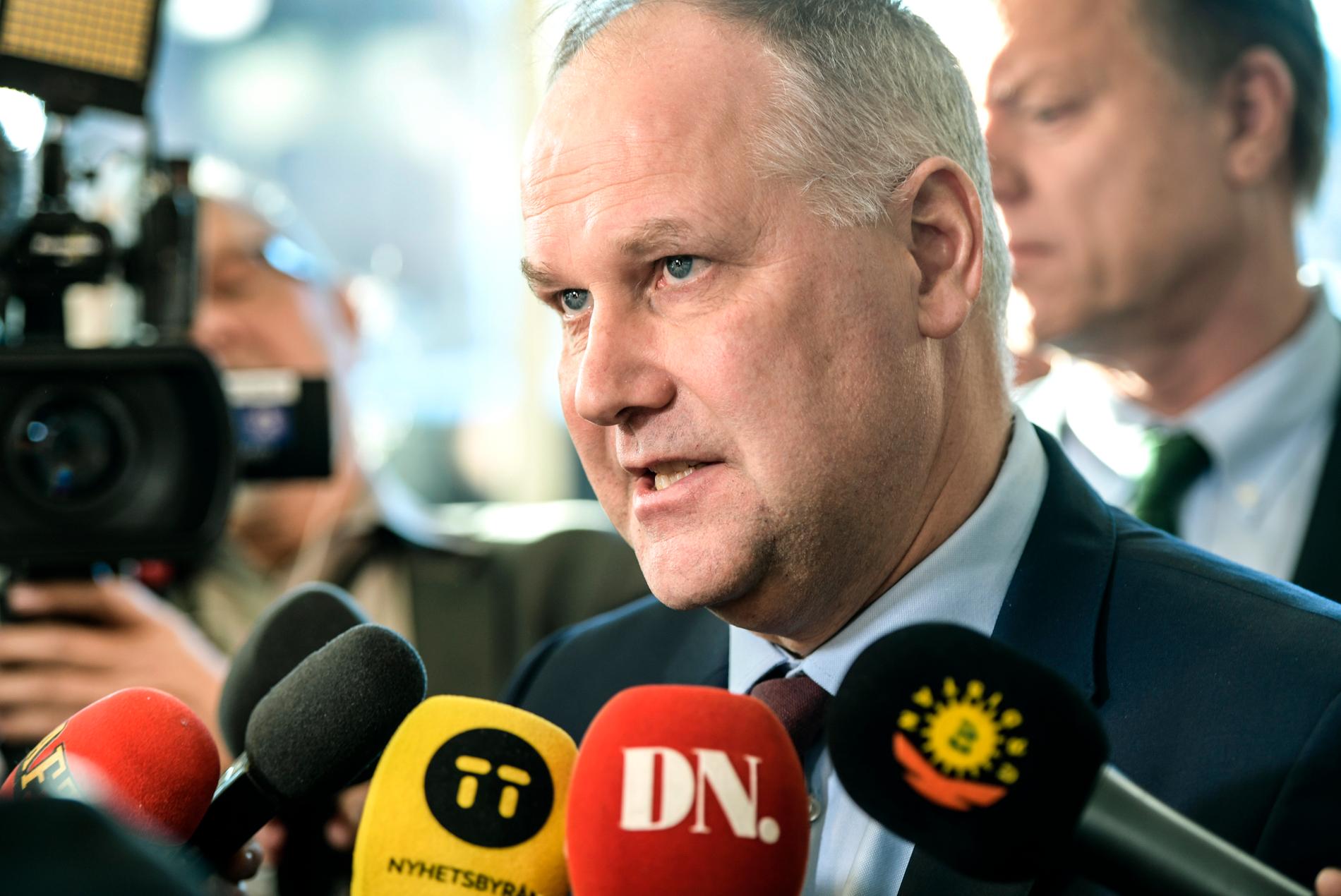 Vänsterpartiet och partiledare Jonas Sjöstedt var i allas fokus inför pressträffen där beskedet lämnades.