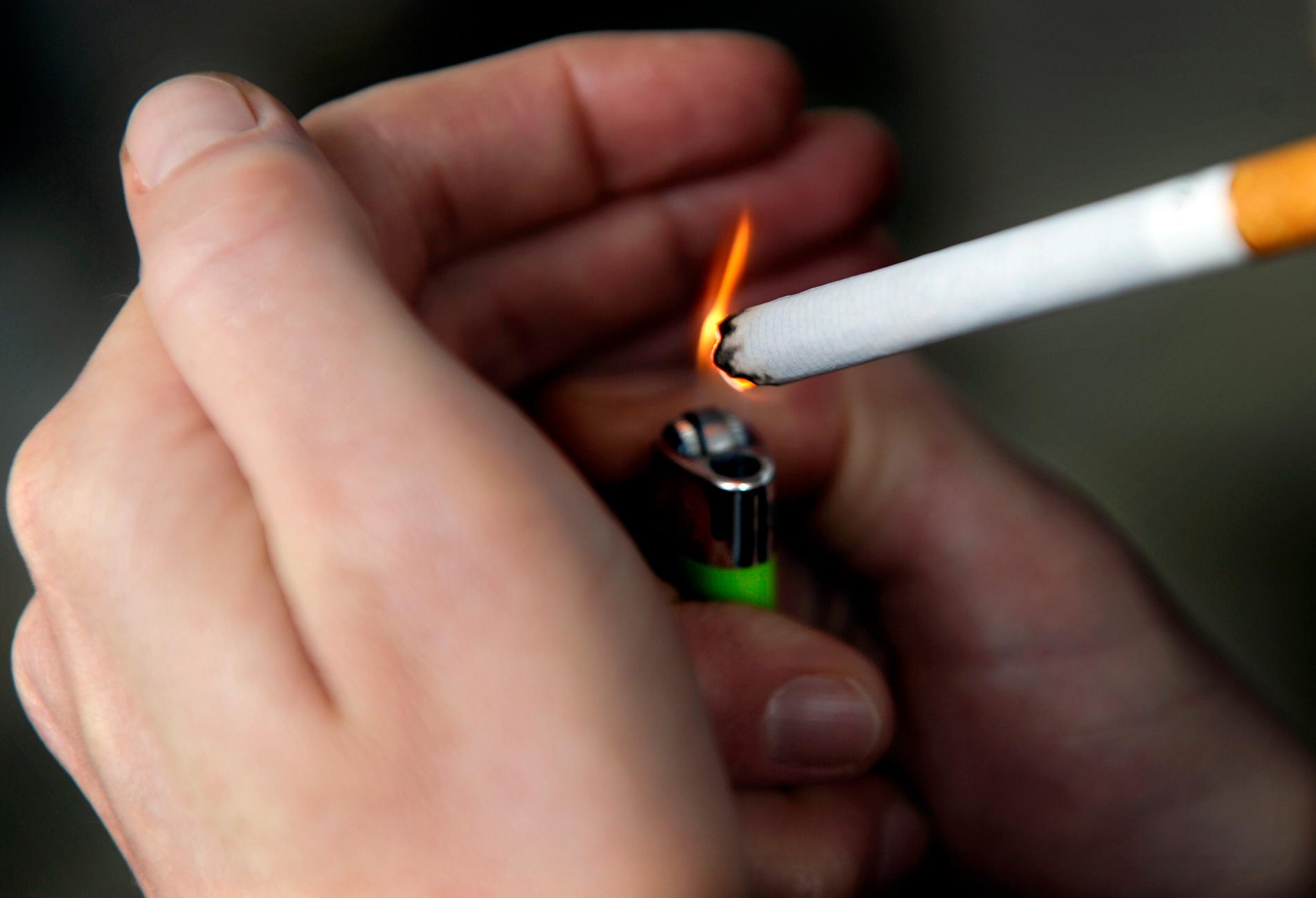 Rökning kan leda till ökad risk för psykos, enligt forskare vid King's College London.