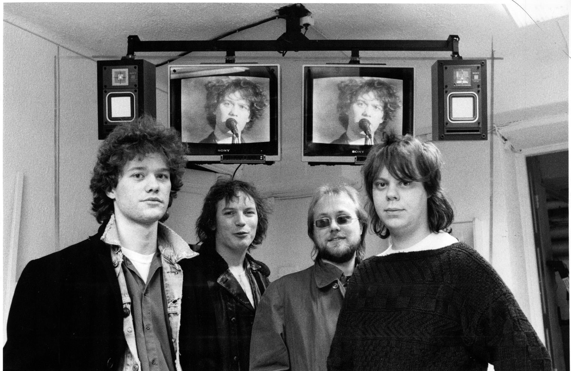 Två år efter att The Nomads släppte ”Where the wolf bane blooms”, det vill säga 1985, såg de ut så här. Från vänster Nix Vahlberg, Tony Carlsson, Ed Johnson och Hasse Östlund.