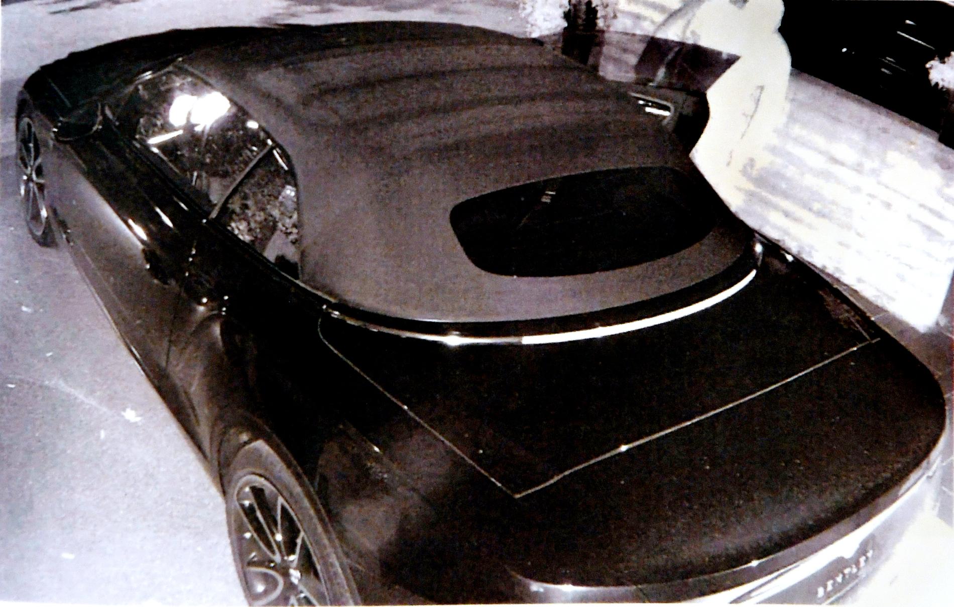Tjuvarna försvann i Sams nyinköpta Bentley – värd nästan tre miljoner kronor.