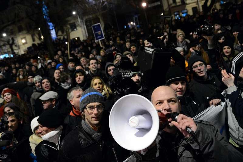 PROTESTERAR I julas protesterade ungerska studenter på Budapests gator mot att regeringen vill inskränka universitetens självständighet och fördyra studierna.