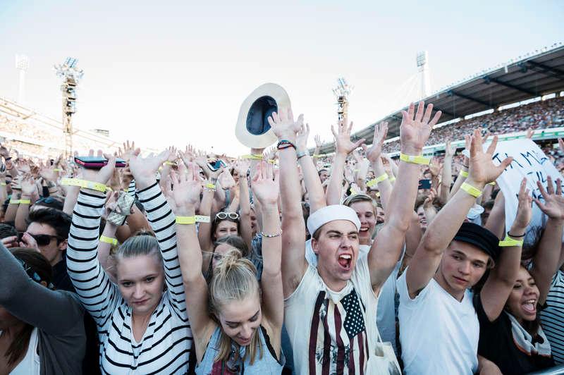 Oförglömligt när över 70 000 personer sjunger om att bränna ner Stockholm på Håkan Hellströms konsert på Ullevi.