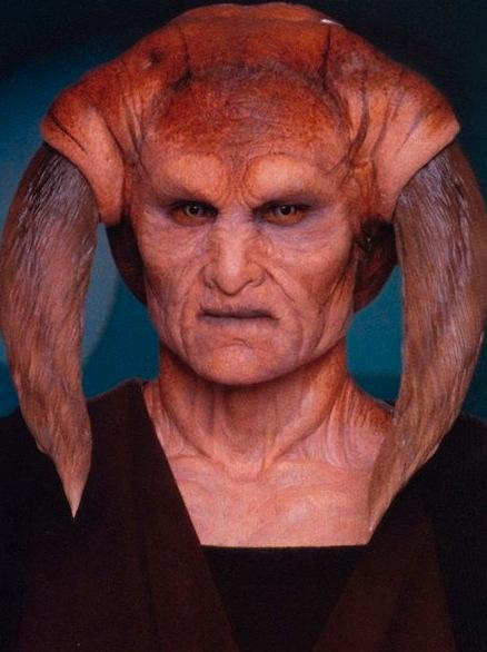Khan Bonfils spelade jedi-mästaren Saesee Tiin i Star Wars: episode 1: The phantom menace.