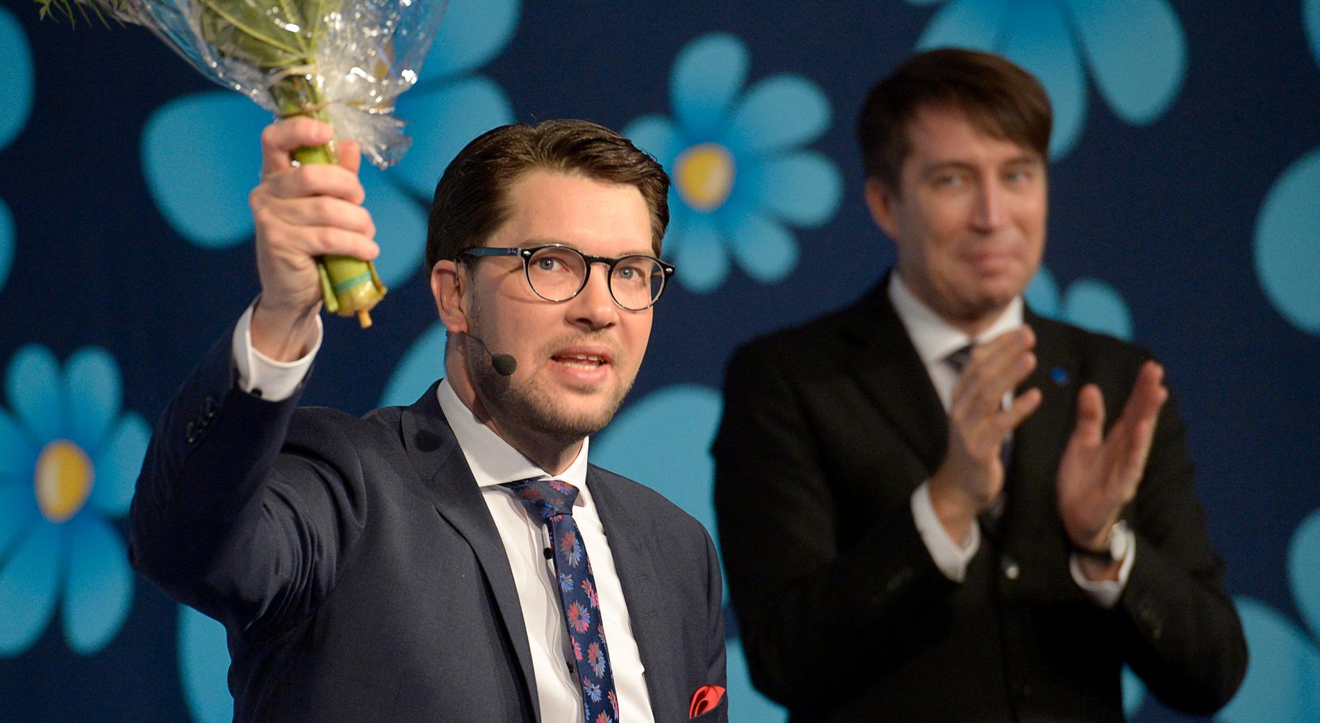 Jimmie Åkesson och Rikard Jomshof i SD-toppen hindrar en skarp reglering av vinsterna i välfärden och skolan i riksdagen. Partiet har ställt sig på friskolekapitalets sida. 