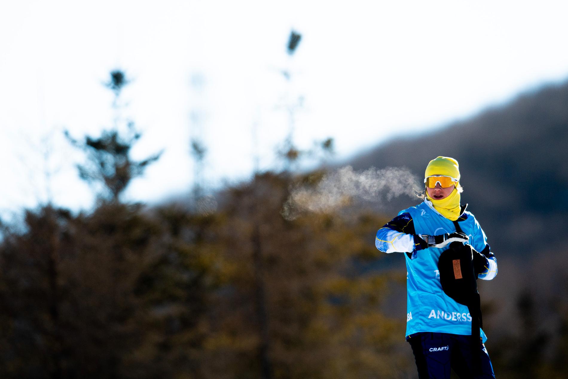 Ebba Andersson tränar i kylan i Peking. 