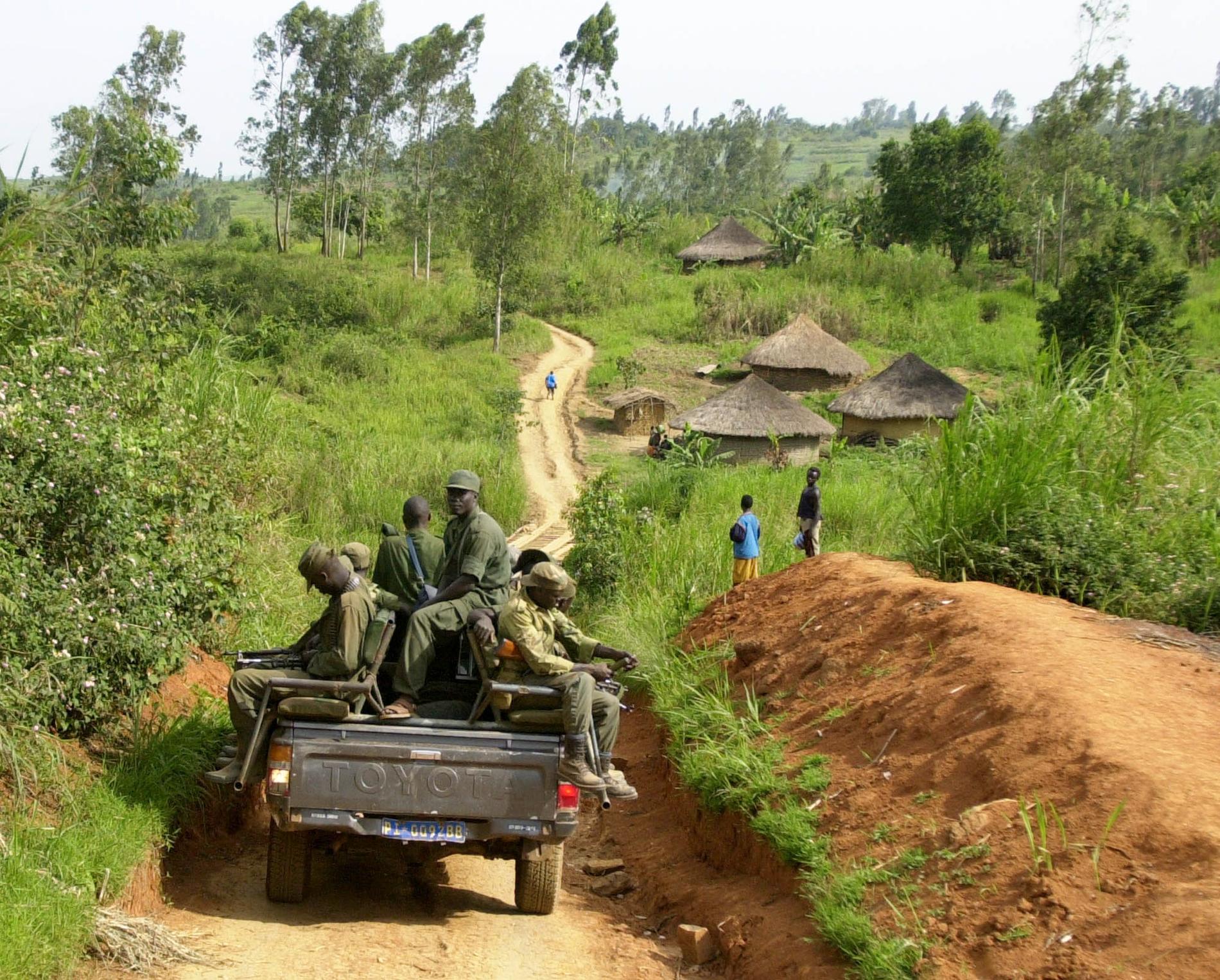 Soldater på patrull i Ituri-provinsen i nordöstra Kongo-Kinshasa. Arkivbild.