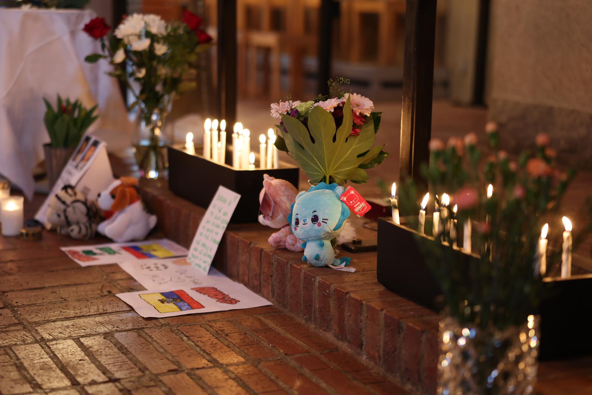 I Södertälje anordnades en minnesstund för de döda barnen. 