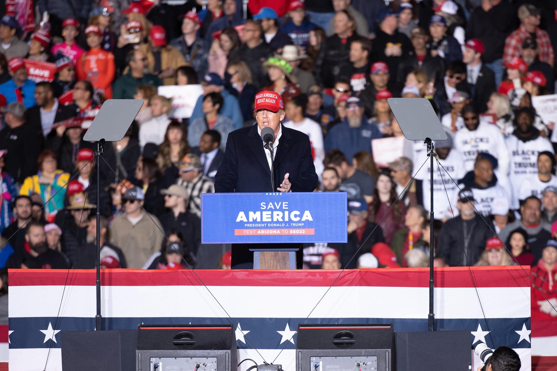 Donald Trump höll sitt första kampanjmöte för året i Arizona i helgen.