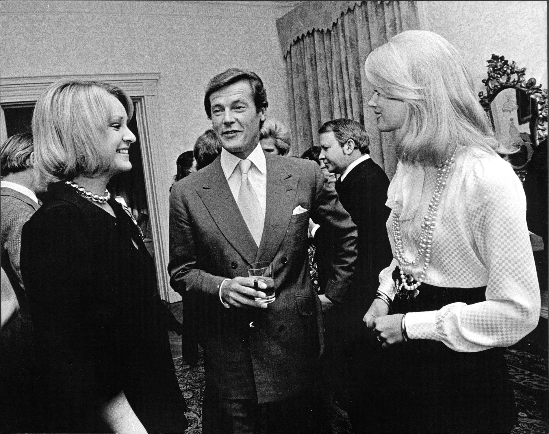 Alexandra Charles med Roger Moore i Sverige 1973.
