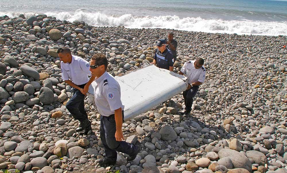30 juli hittades delar av vad som senare visade sig vara MH370 på ön Reunion.