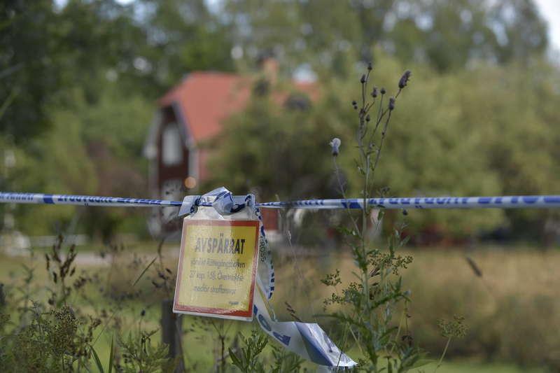 Paret är på sannolika skäl misstänkta för mordet och mordförsöket i sommarstugan utanför Arboga den 3 augusti.