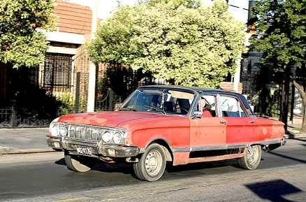 Fords kompaktmodell Falcon tillverkades under trettio år i Argentina. Den var favorit hos polisens dödspatruller under juntatiden.