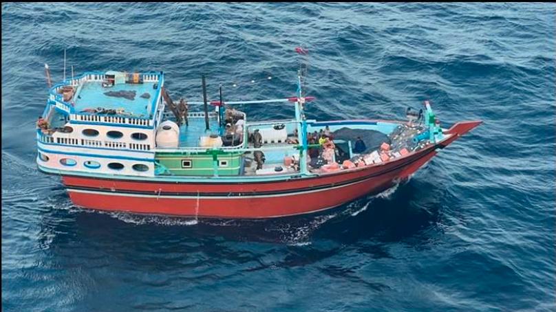 Bilden föreställer enligt USA en båt som fraktar iranska robotdelar till Huthirörelsen i Jemen. Odaterad arkivbild.