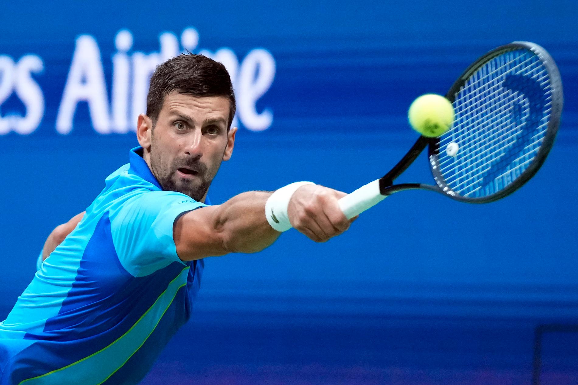 Novak Djokovic tog sig lätt vidare till kvartsfinal i US Open genom att besegra kroaten Borna Gojo i raka set.