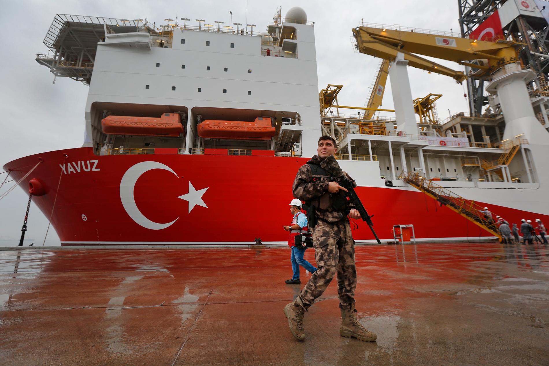 Turkiska olje- och gasborrningsfartyget Yavuz i hamnen i Dilovasi utanför Istanbul, innan avfärd till nya borrningar utanför Cypern. Arkivfoto.